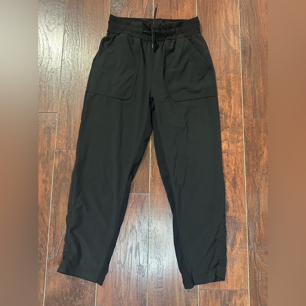 Lululemon Beyond the Studio Crop size 4HighRise 25”Black